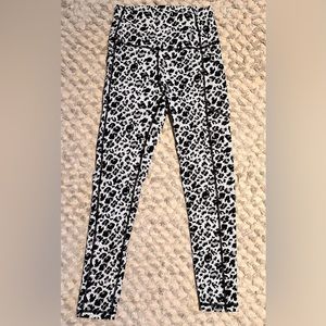 Like New Zyia Snow Leopard 7/8 Size 4